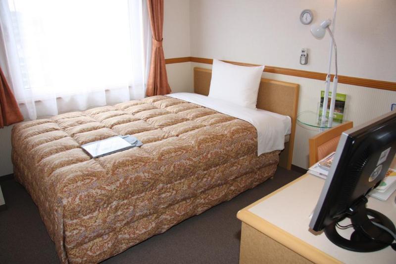 Toyoko Eki Minami Guchi Ekimae Hotel 3*