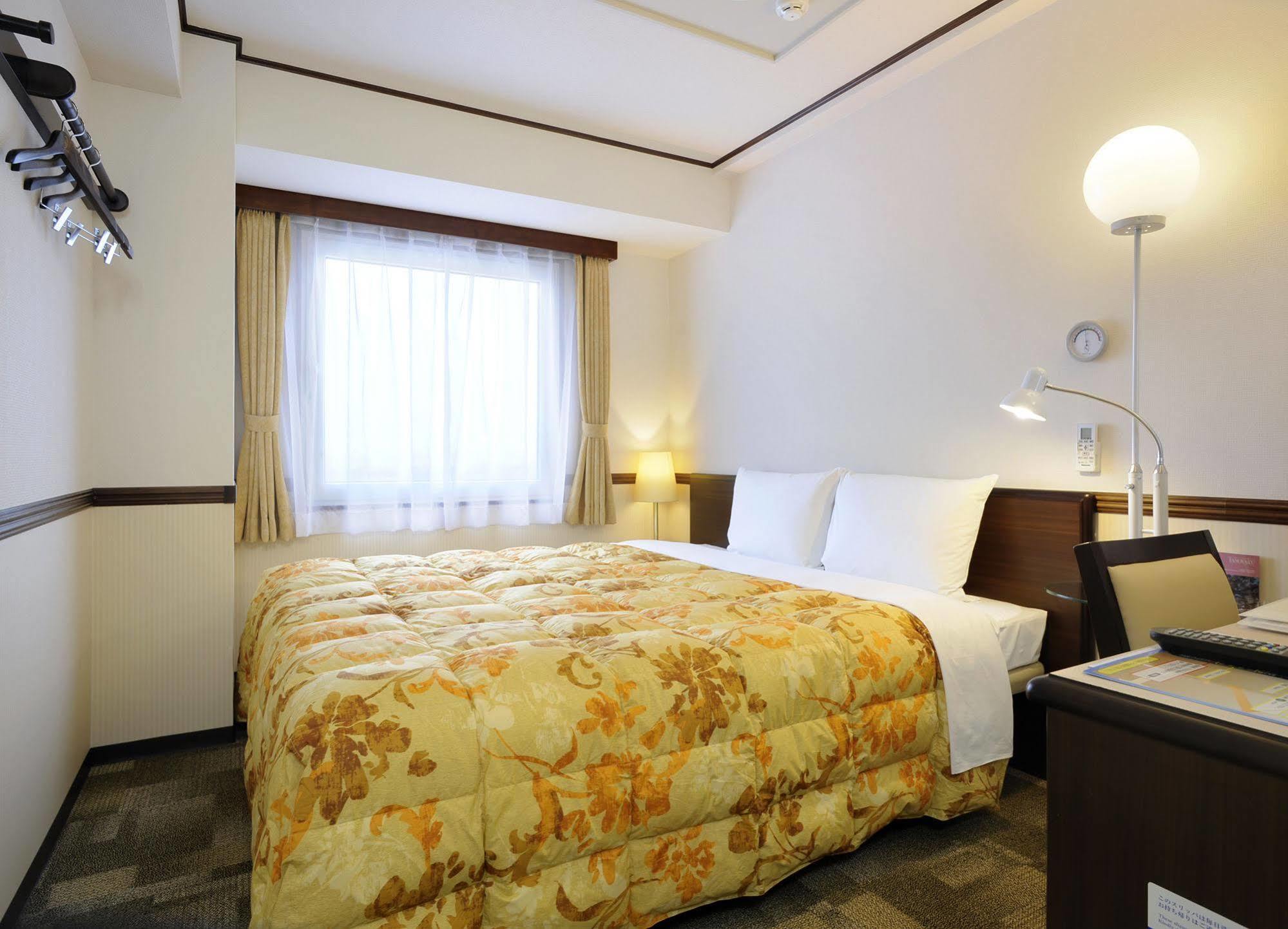 Toyoko Eki Minami Guchi Ekimae Hotel 3*
