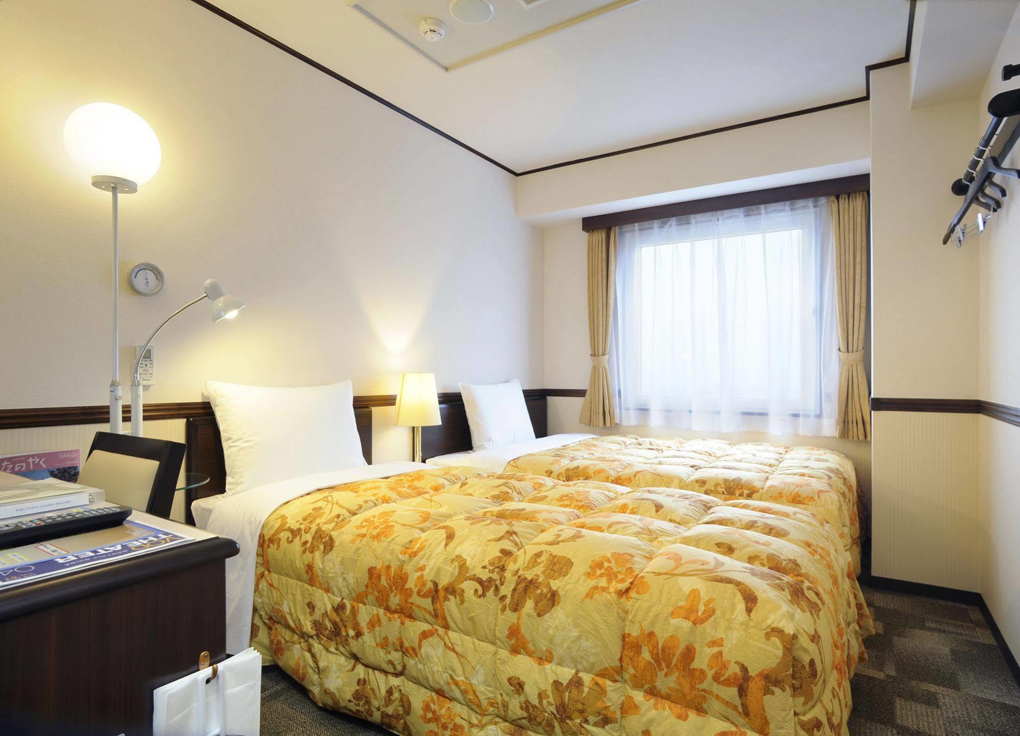 Hotel Toyoko Eki Minami Guchi Ekimae 3*