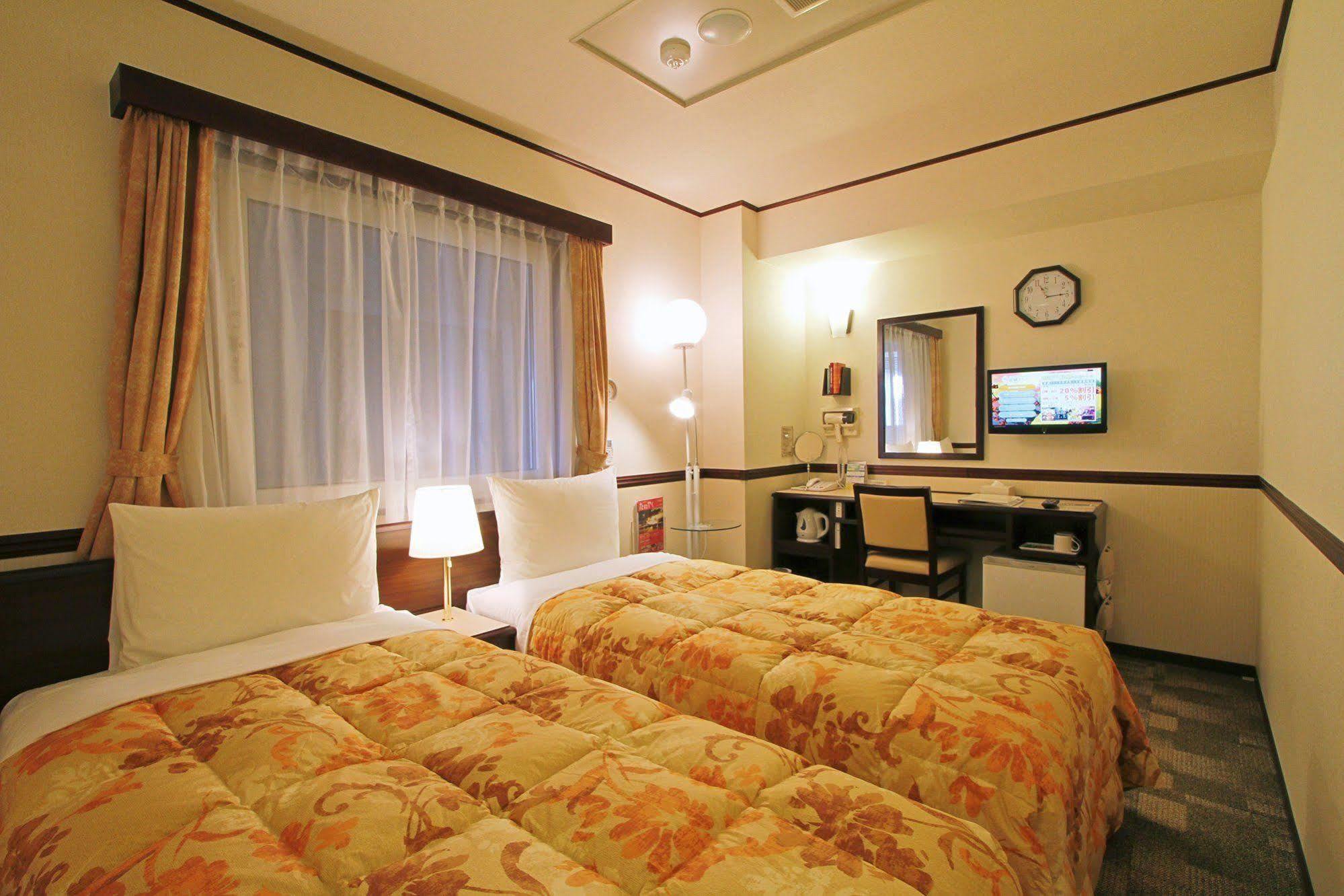 Toyoko Eki Minami Guchi Ekimae Hotel
